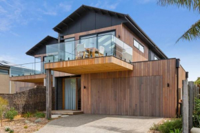 Riverside Luxe- Brand New, 50m to river, 3 bedroom, pizza oven! Ocean Grove